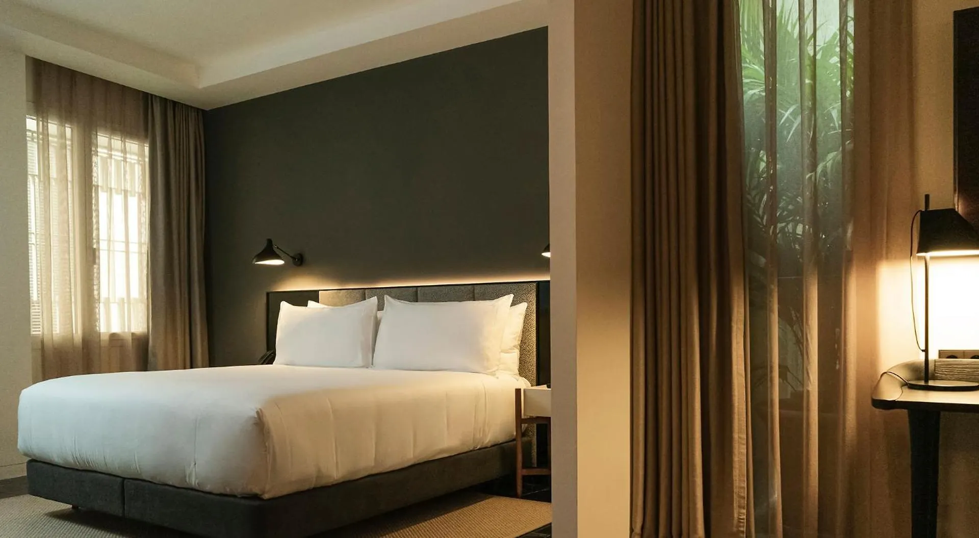 Mercer Plaza Sevilla 5 Gl Seville